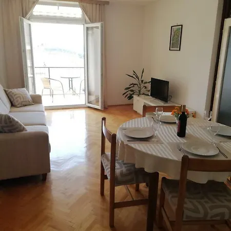 Apartman Toula Apartamento *